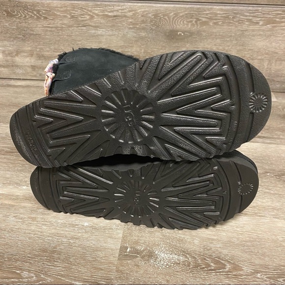 UGG | Bailey Bow Abstract Splatter Boots Black Size 7 NEW - Picture 6 of 10